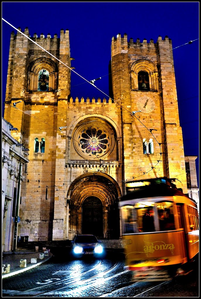 Sé, Catedral de Lisboa y un tranvía llamado agonza. Estáis invitados a subir al tranvía / You are invited to board the tram