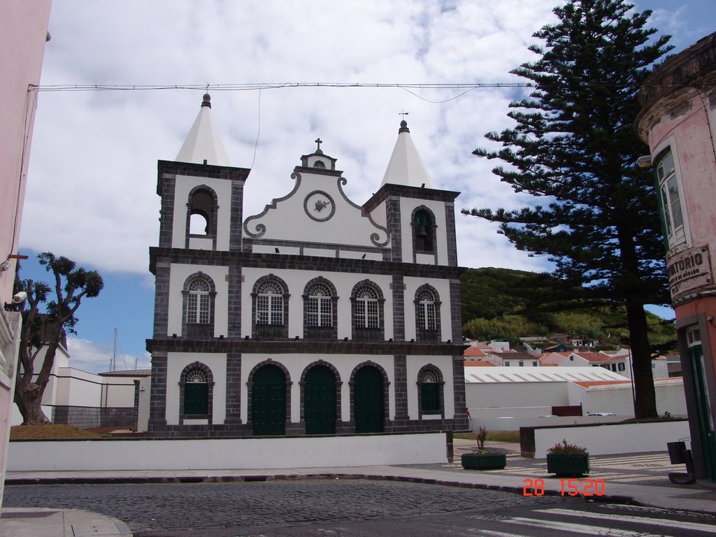 Igreja - Horta - Ilha Faial - Açores - Portugal - 38° 31 41.76" N 28° 37 38.83" W