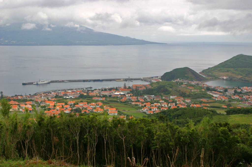 Horta com ilha do Pico ao fundo