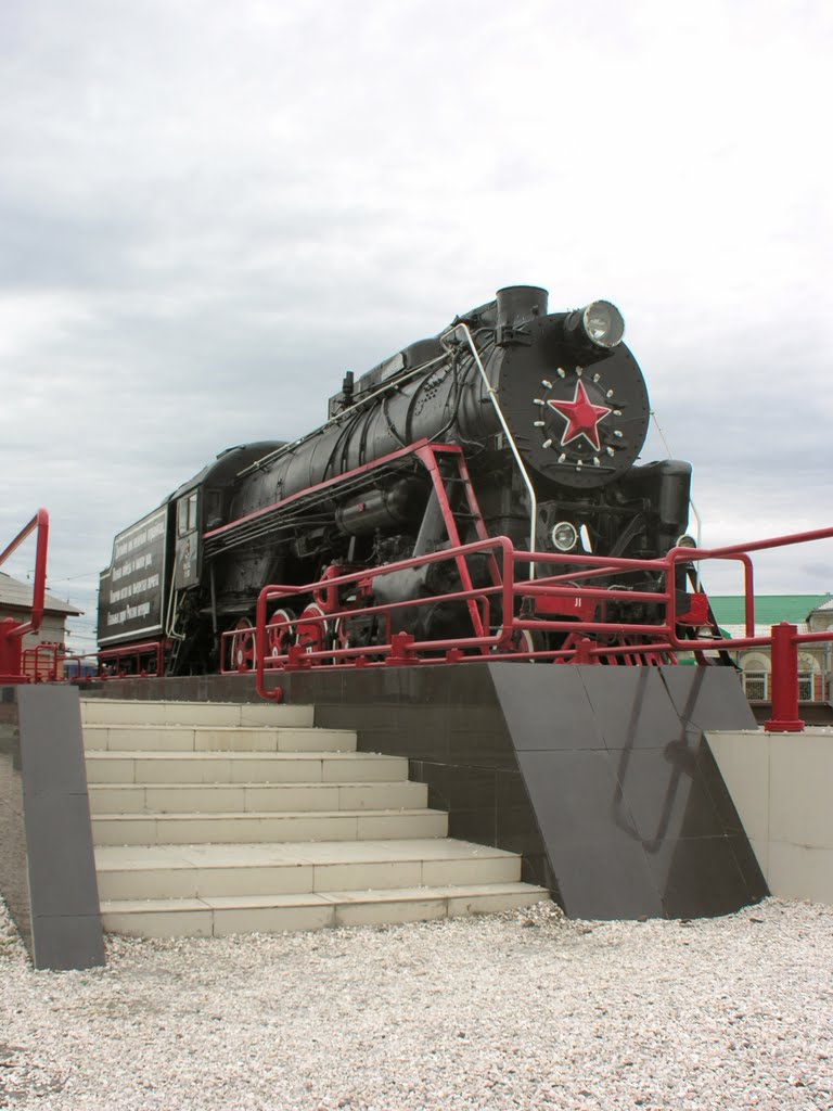 Monument to freight locomotive L-series ("Pobeda")