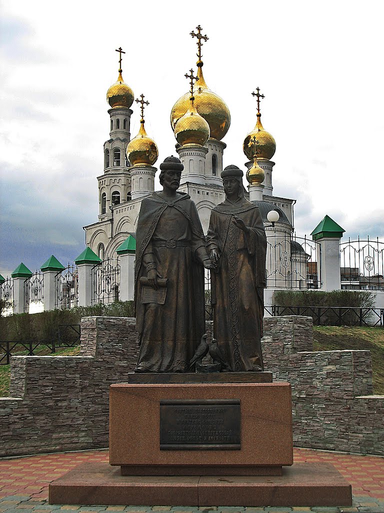 г. Абакан. Преображенский собор, памятник святым благоверным князю Петру и княгине Февронии..