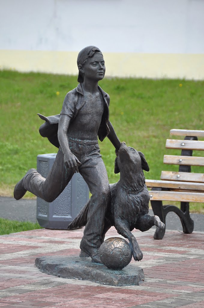 Sculpture "Boy playing with a dog" by Andrey Kovalchuk