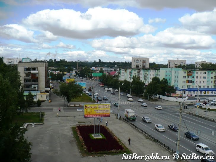 Коммунарский, 23 [6 эт]. Day
