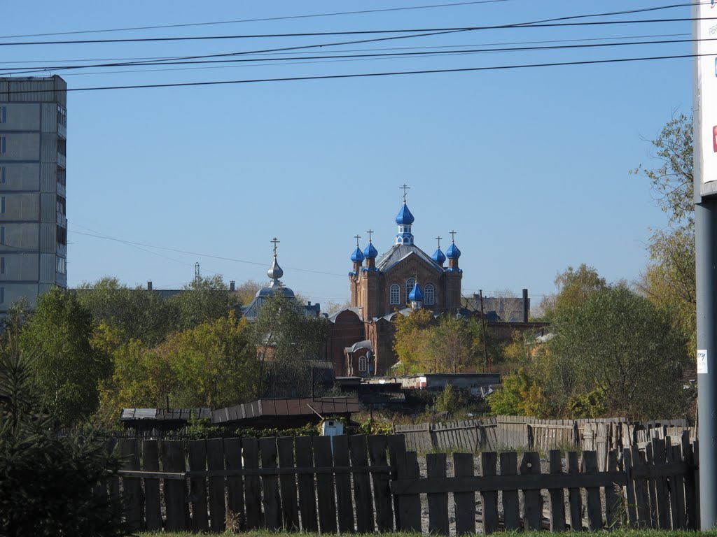 Бийск. Вид на Казанский собор с Коммунарского переулка. Храм Дмитрия Ростовского