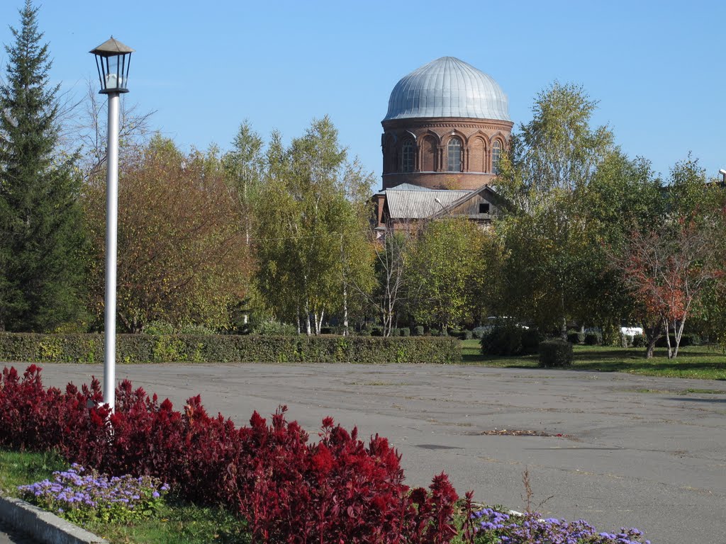 Бийск. Там, в соборе, цех. А если помечтать и отдать тем, кто может восстановить... Получится сплошная антисоветчина