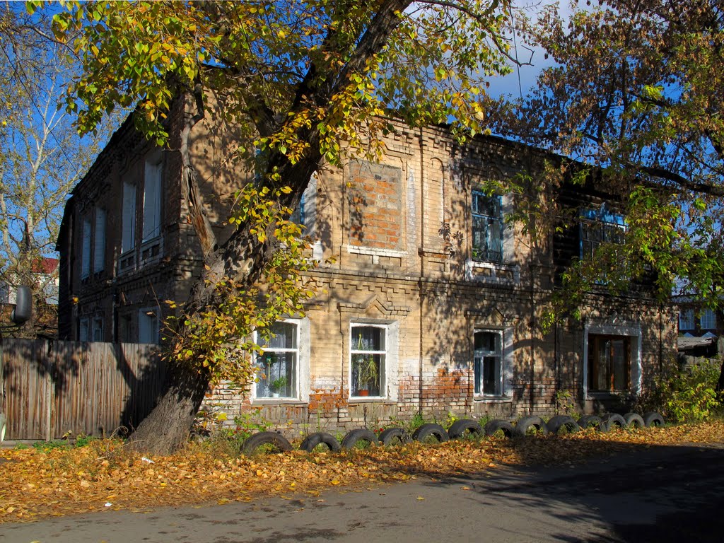 Бийск. Очень старый и очень жилой дом на Куйбышева, 92