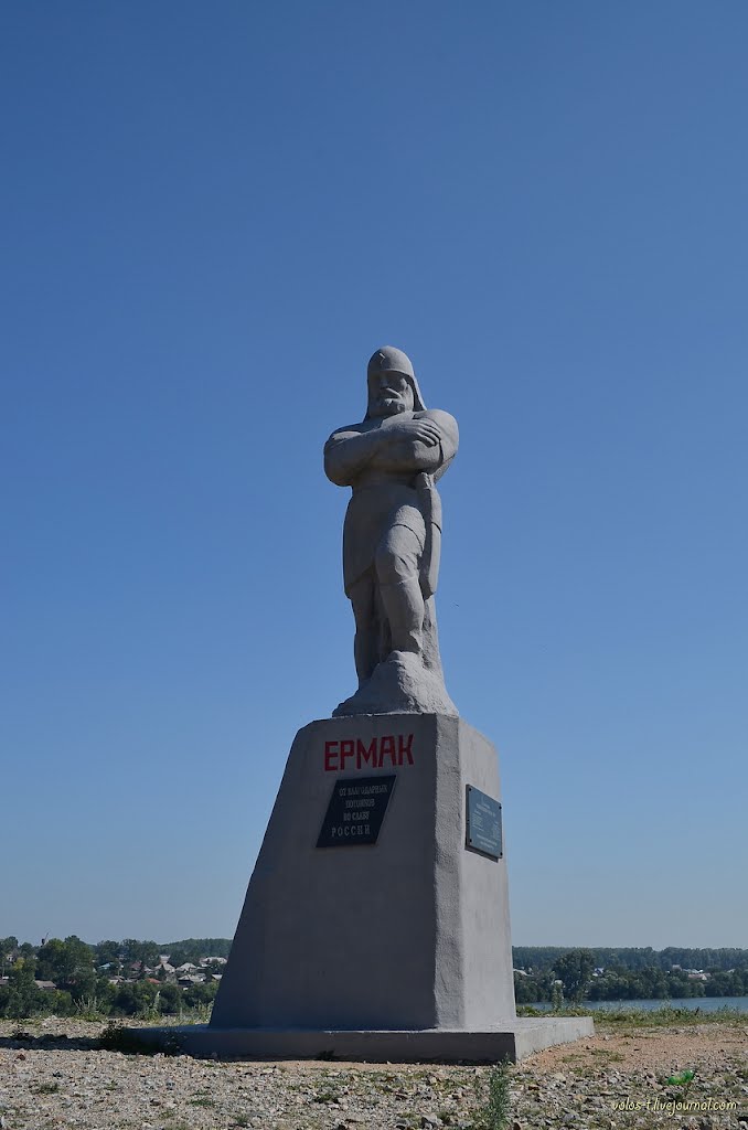 Памятник Ермаку в Змеиногорске (июль 2012г.)