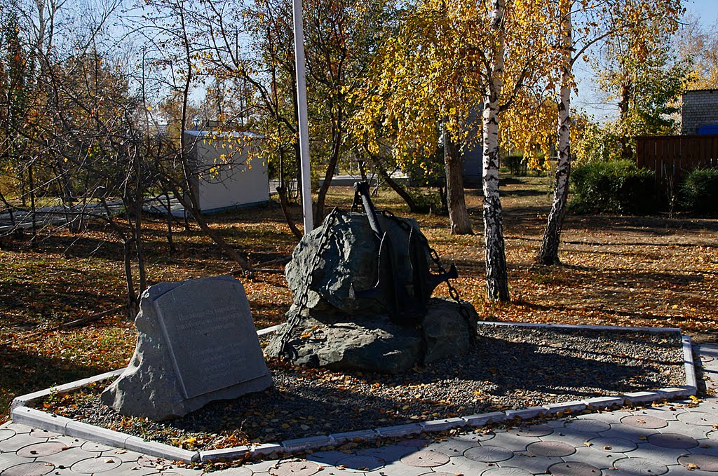 Altaysky Krai, Klyuchi, Ehrendenkmal fuer Seemaenner; Алтайский край, село Ключи, памятник морякам