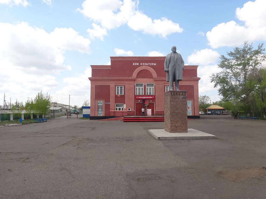Памятник Ленину
