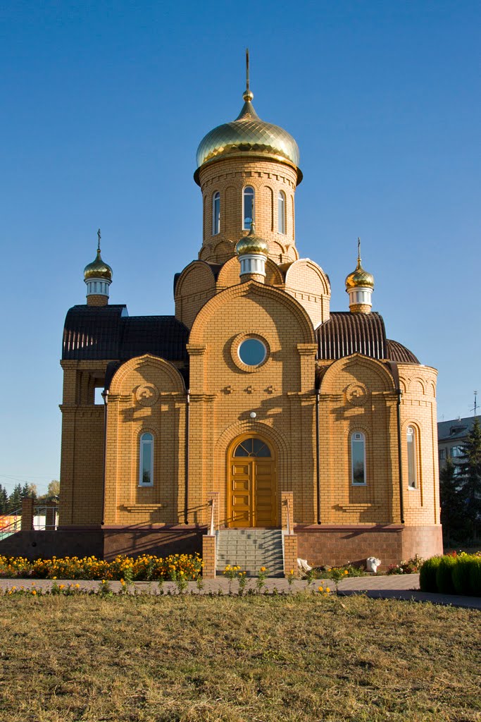 Храм на привокзальной площади Новоалтайска