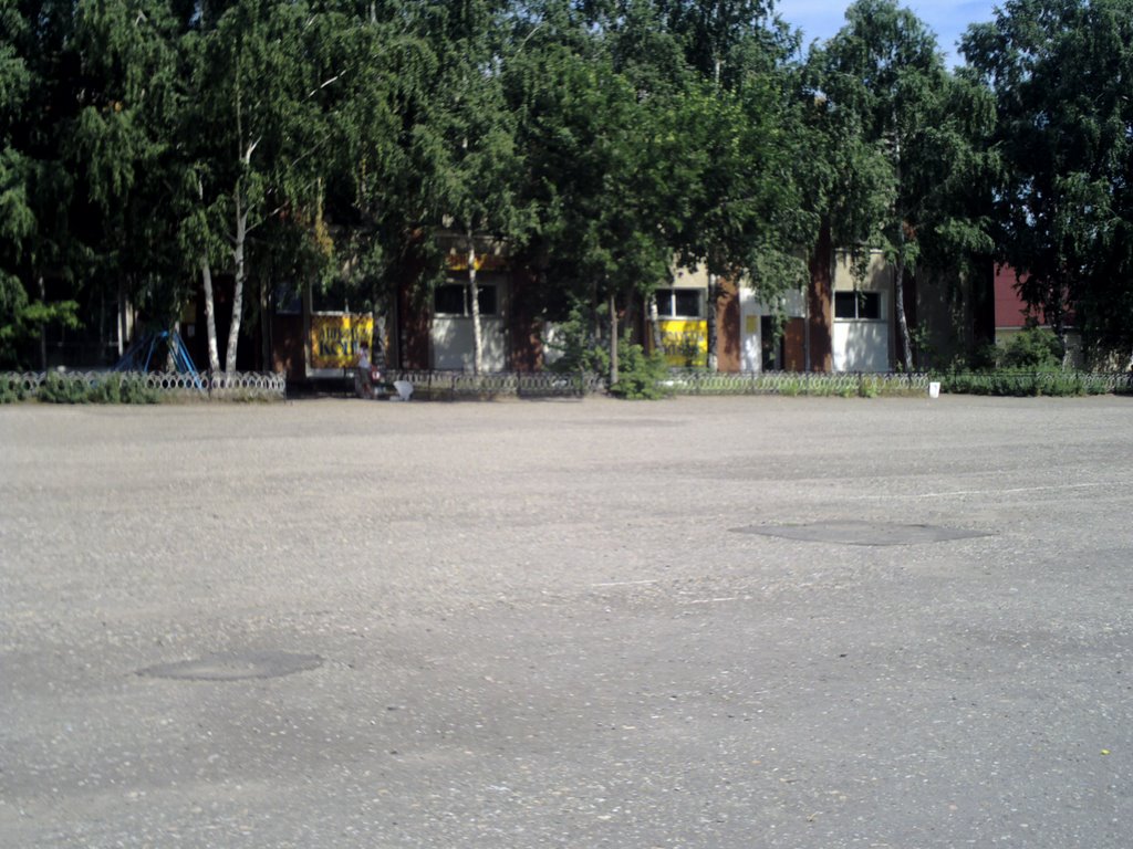 Площадь перед универмагом 2