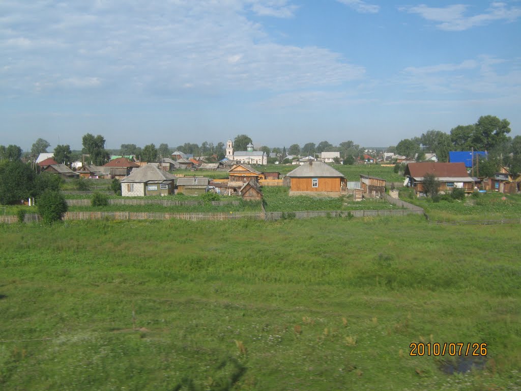 Вид с железной дороги на церковь