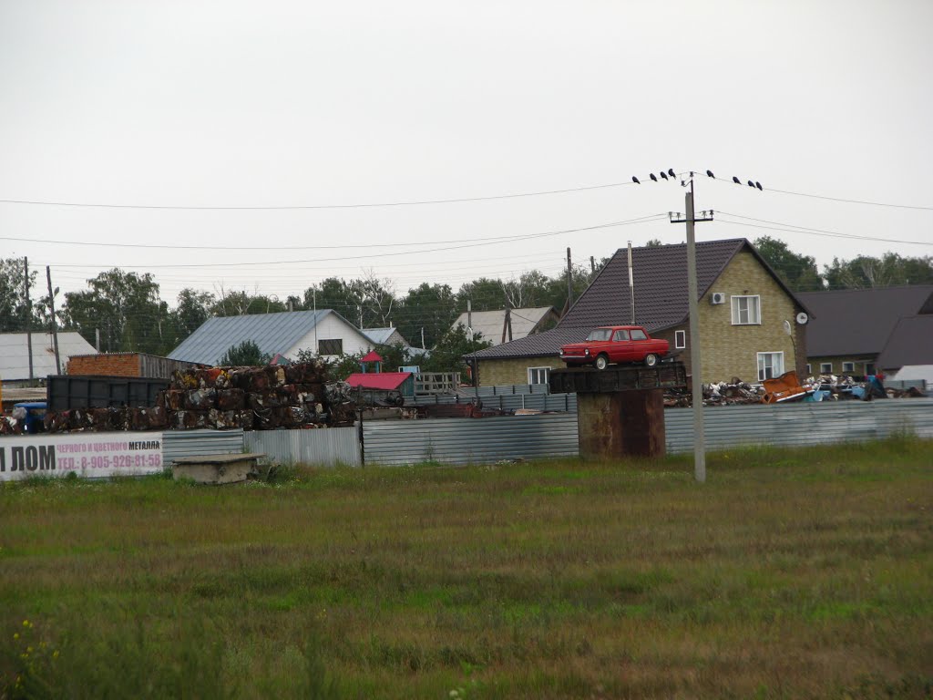 Khabary. Monument to Zaporozhets. Aug 2013