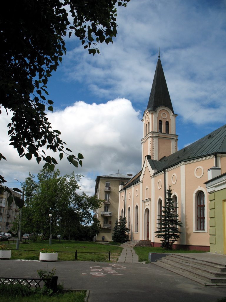 Кирха, южный фасад, 04/08/2008