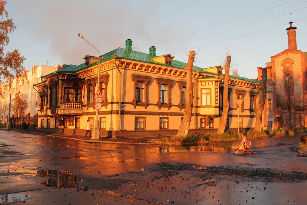 Дом Суркова на закате