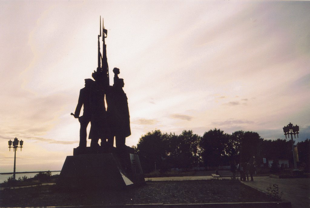 monument to conquerors in Polar Bear Expedition