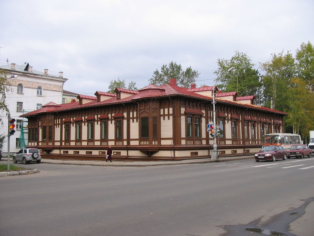 Здание молодежного театра Панова, бывший дом Шаврина, вид с пр.Троицкий,  29/09/2006