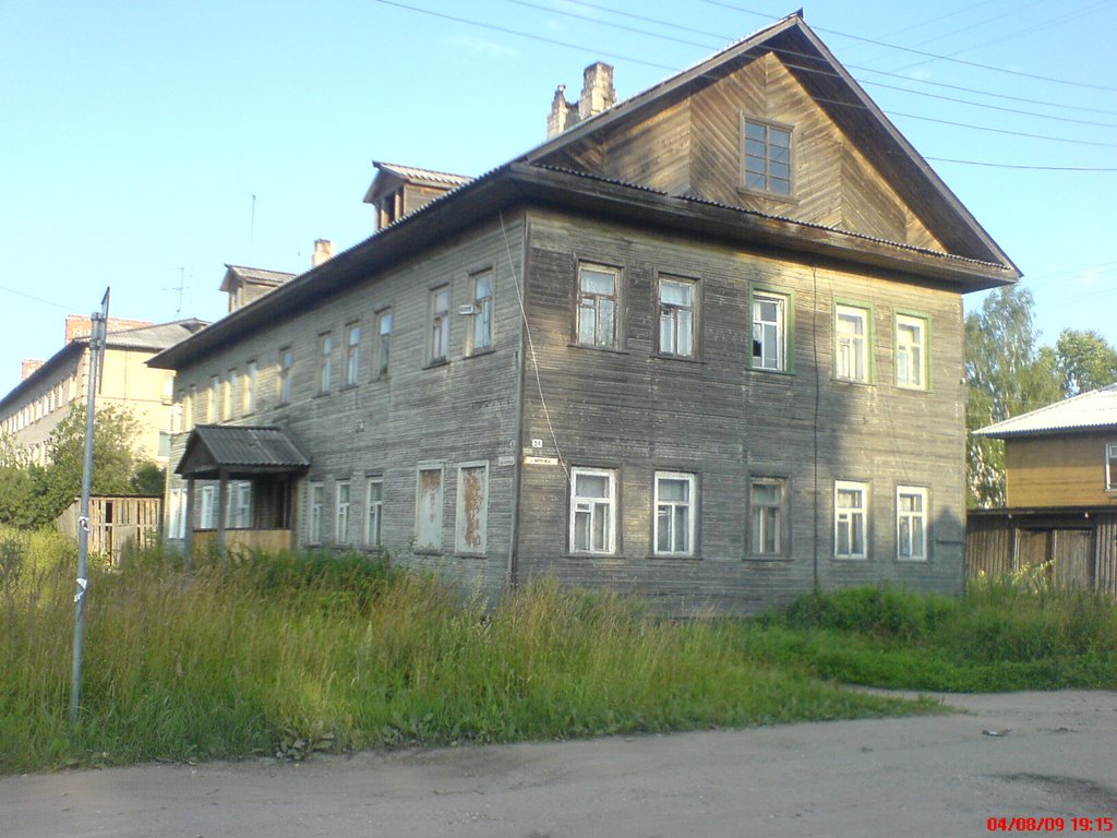 Drewniany dom w Welsku. A wooden house is in Velske.