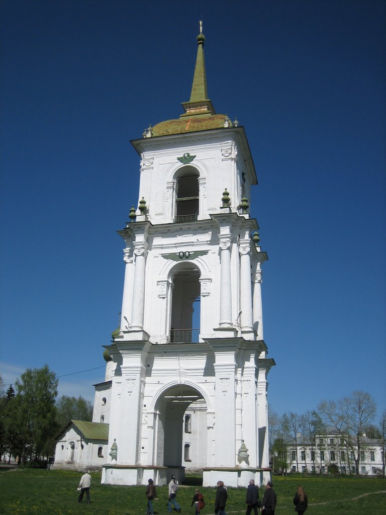 Соборная колокольня.  Cathedral bell tower.