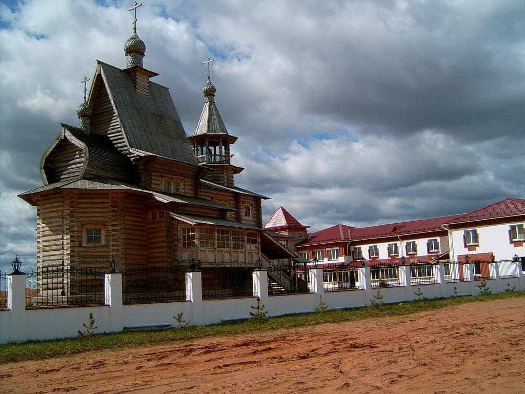 Храм в Карпогорах