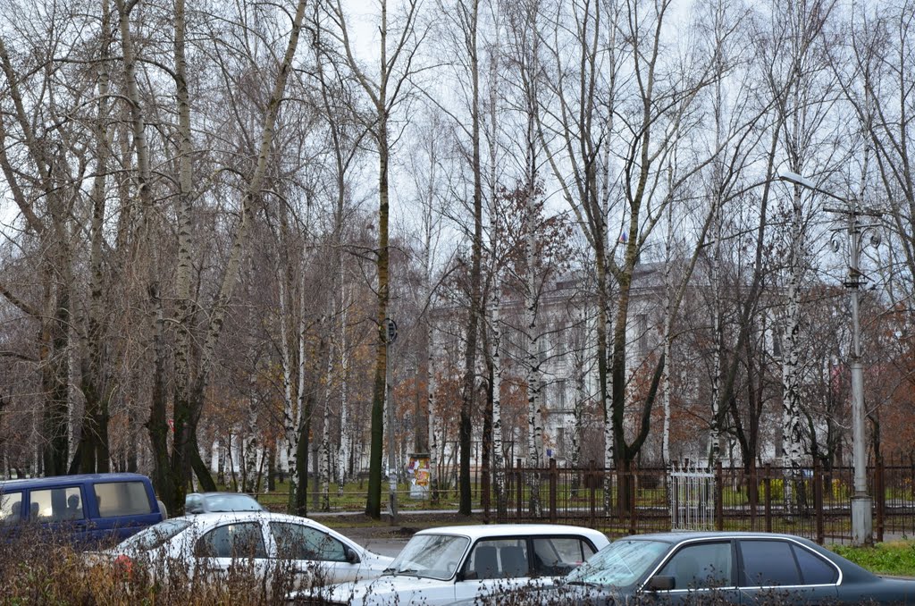 Парк перед районной администрацией