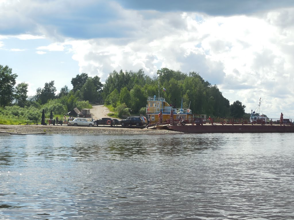 Motorboat by Verkhnaya Dvina, Kotlas - Toima