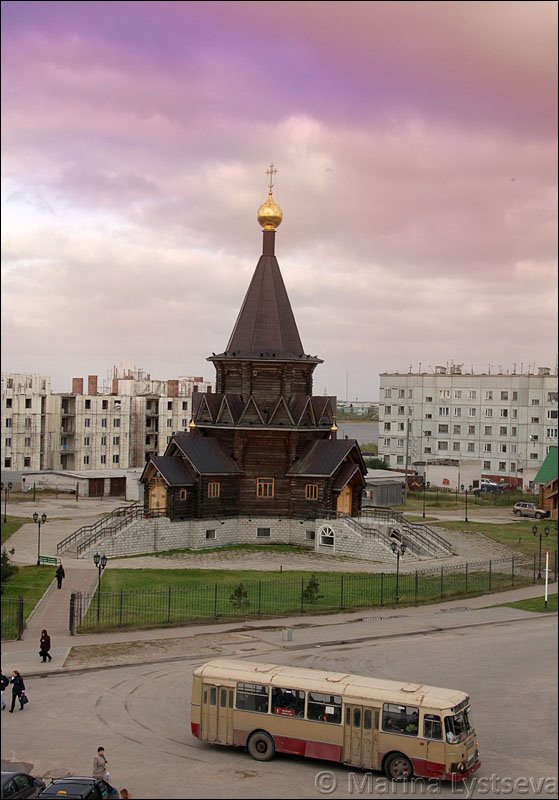ЛИАЗ и Свято-Богоявленская церковь