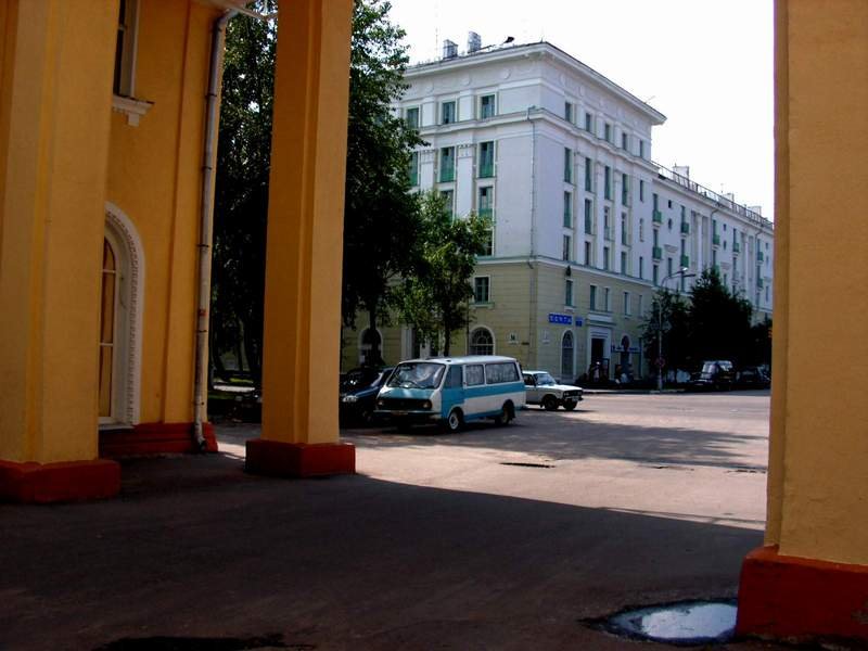 ул. Плюснина, 1