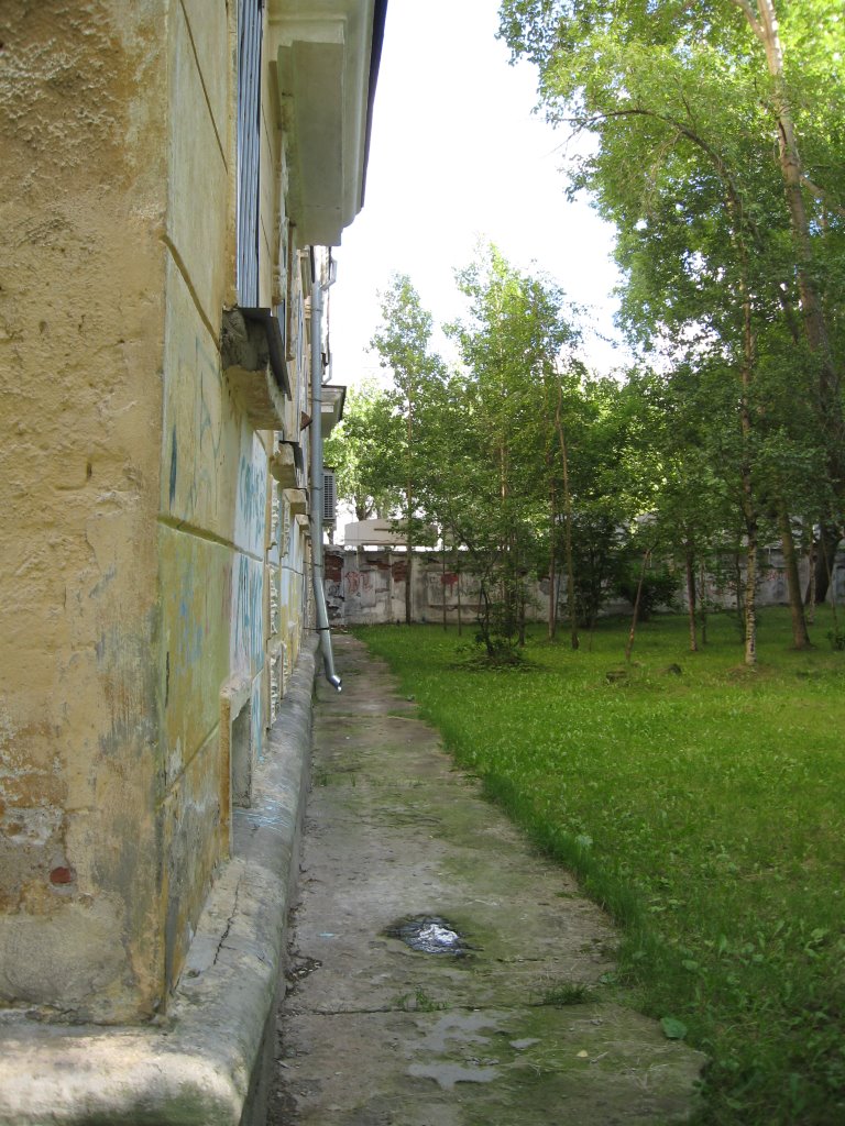 Внутри домов
