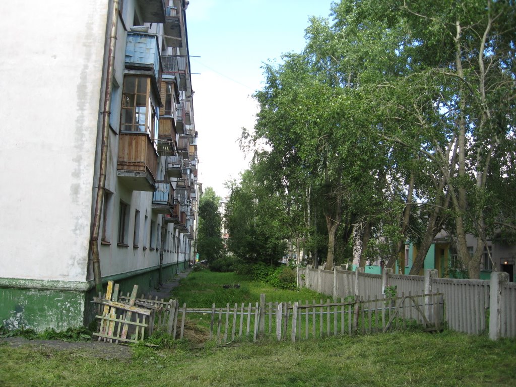 Огороженый дворик