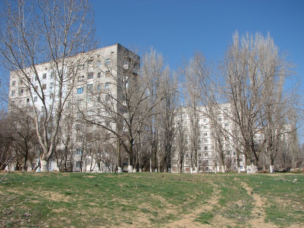 Многоэтажки на берегу