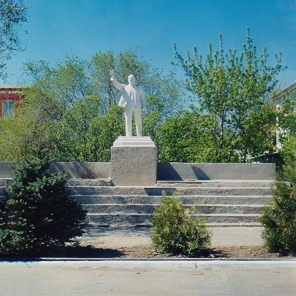 Памятник Ленину  /  Lenin Monument