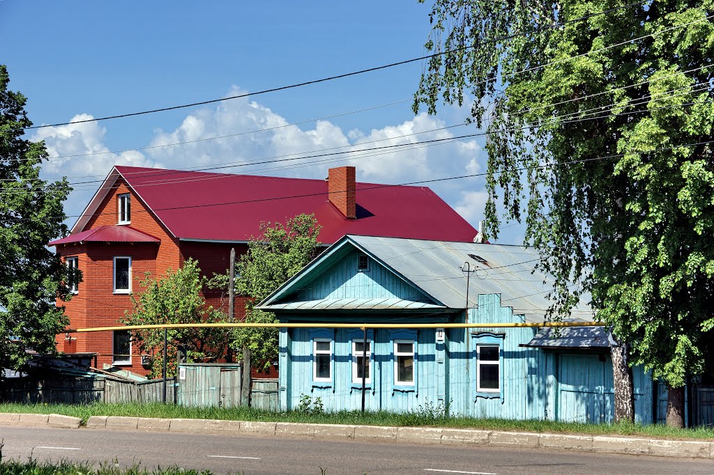 Houses in Mira St.