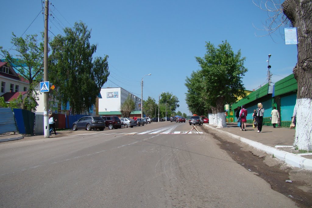 Возле рынка