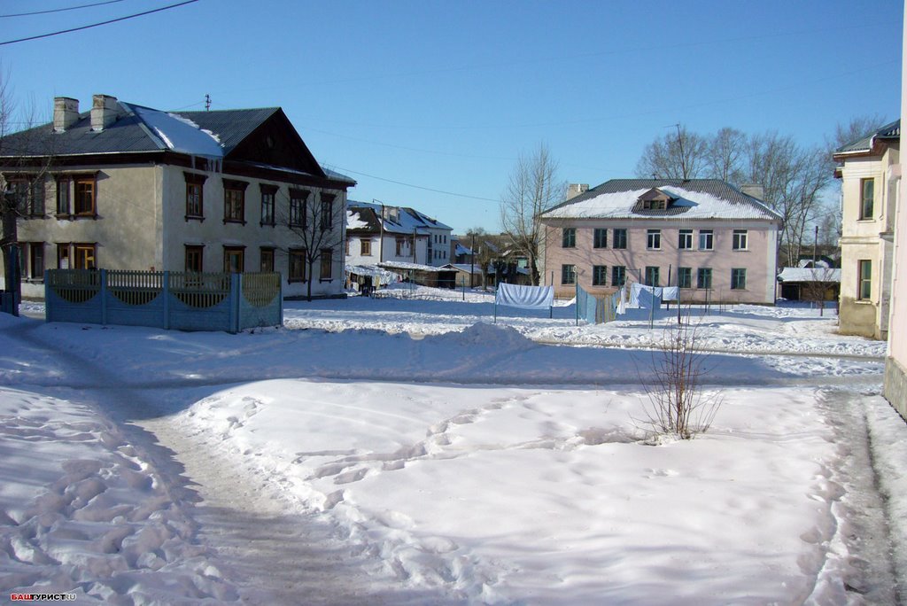 Двор
