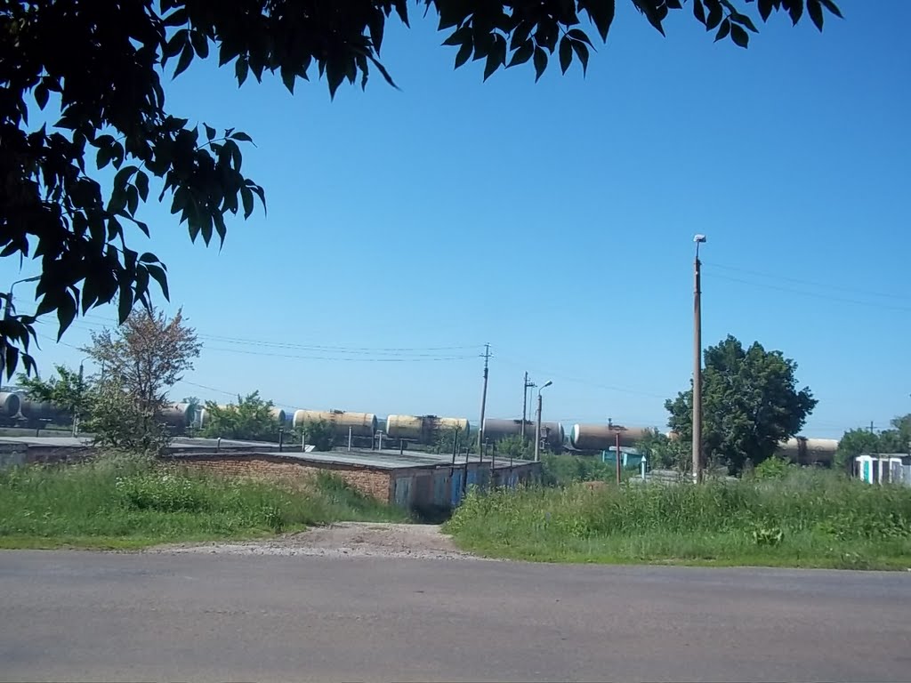 поезд и гаражи