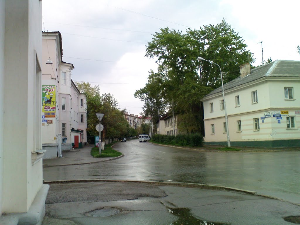 Пересечение улиц Губкина и Островского в районе городского рынка