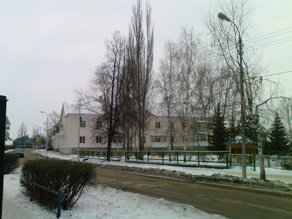 Ул. Островского. Рядом начало ул. Нуриманова