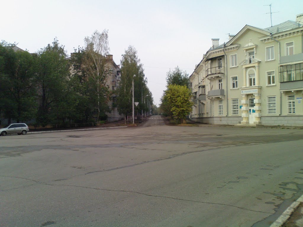 ул. Салавата-Батыра и окончание ул. Свердлова возле входа в Парк им. Ю. Гагарина