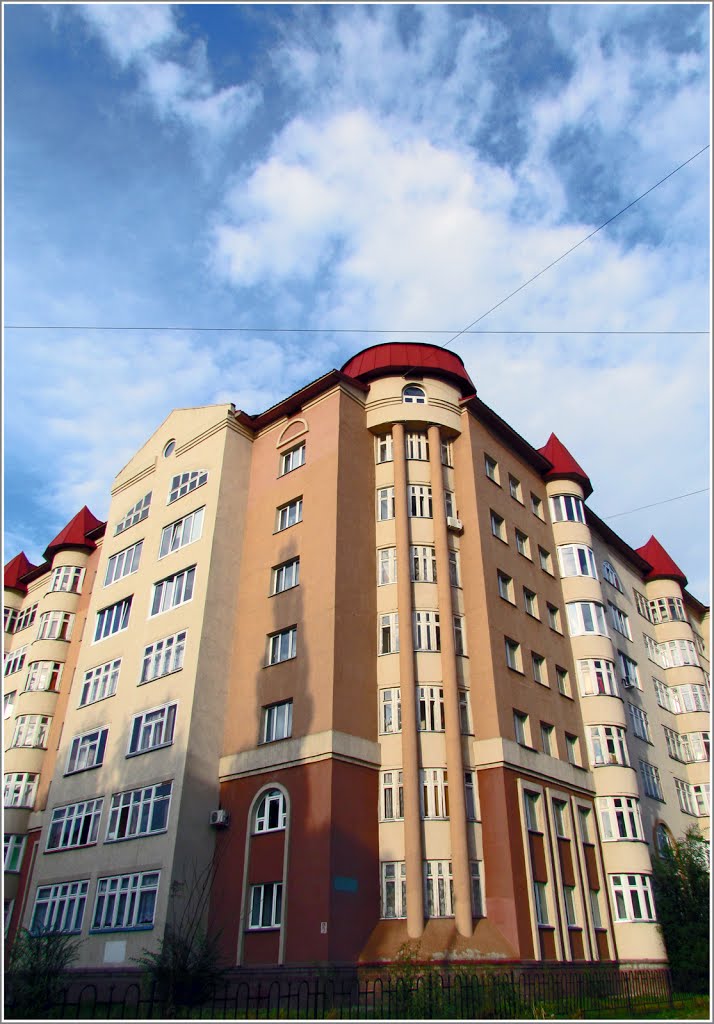 Салават. Вечер на стенах домов города.