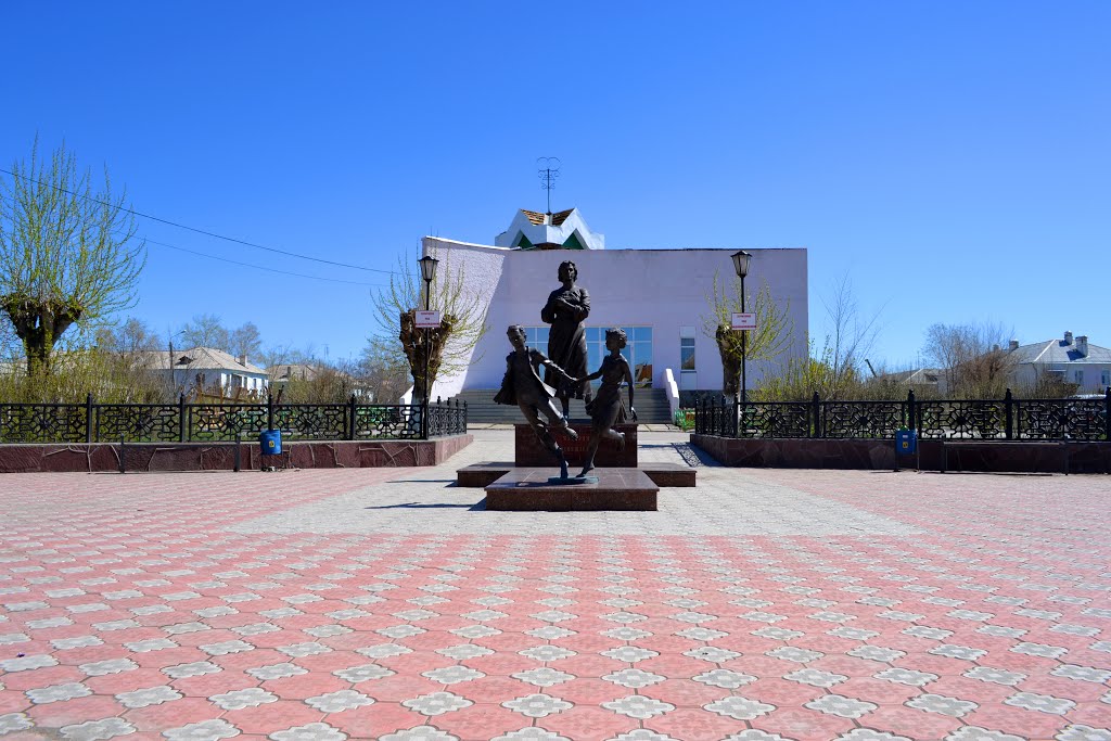 Памятник у ЗАГСа
