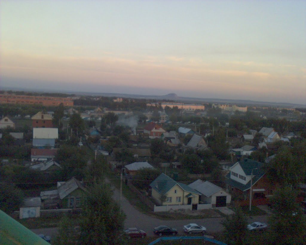 над городом...