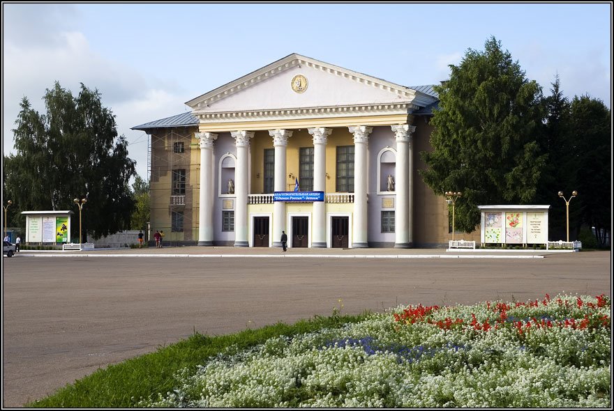 Здание театра в г. Туймазы