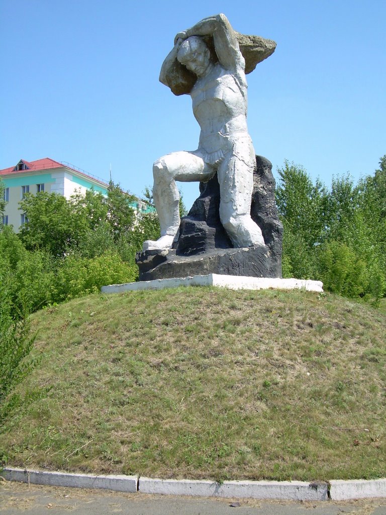 памятник рудокопу: город Учалы