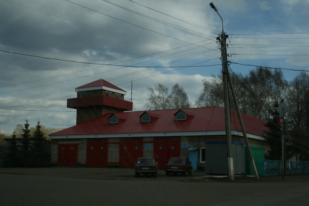 The only traffic lamp and the local fire brigades headquarter [2005]