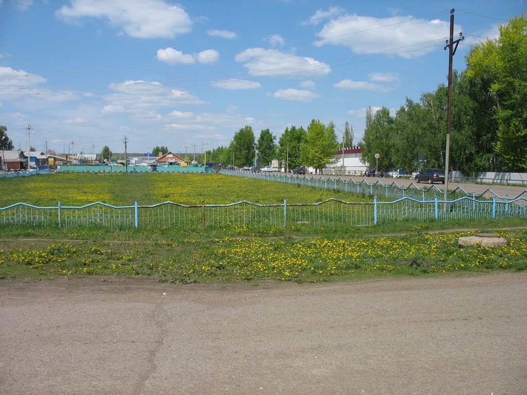 рядом с рынком