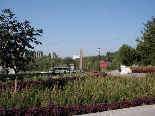 танк и памятник