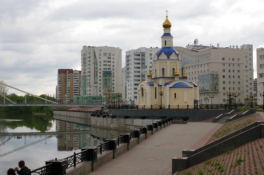 Вид на Университетскую набережную и храм Архангела Гавриила / View of University enbankment and the Archangel Gabriels church (09/05/2007)