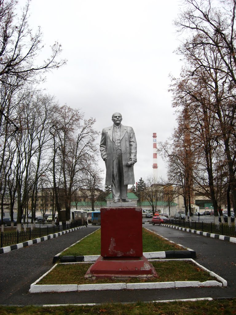 Ленин в сквере у завода "Энергомаш"