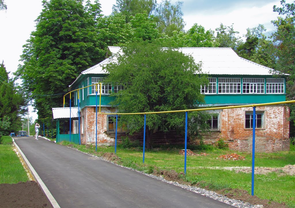 База Санкт-Петербургского университета в "Лесу на Ворскле". 9 июня 2012.